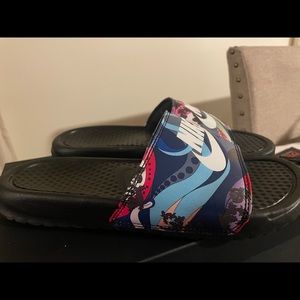 Nike size 8 Womens slides